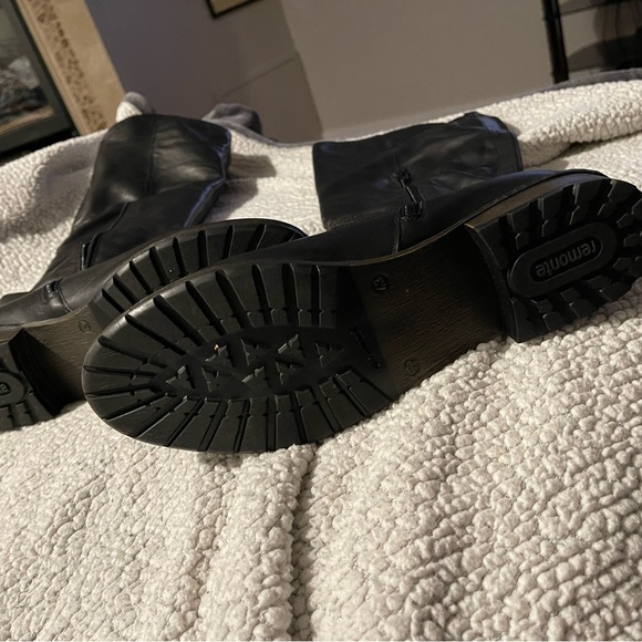 Black Remonte leather flannel lined boots. Never worn. Excellent condition - Picture 3 of 7